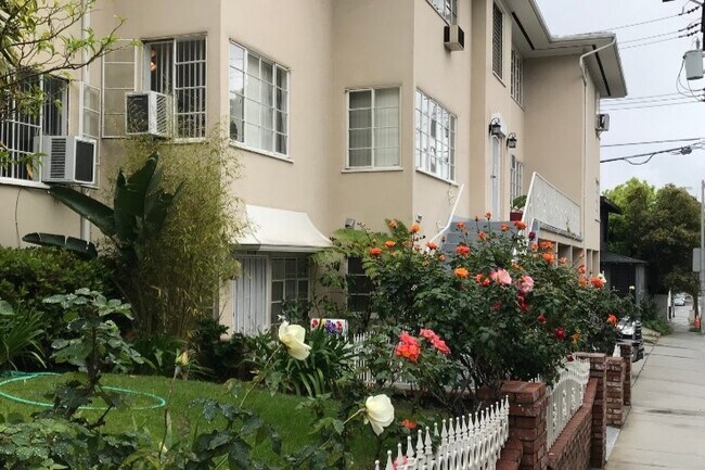 1114 N Sweetzer de apto. C - 1128 N Sweetzer Ave