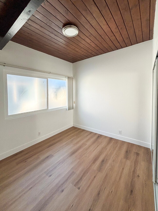 Building Photo - 116 N Helberta Ave