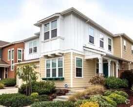 Building Photo - 2725 Parkview Wy