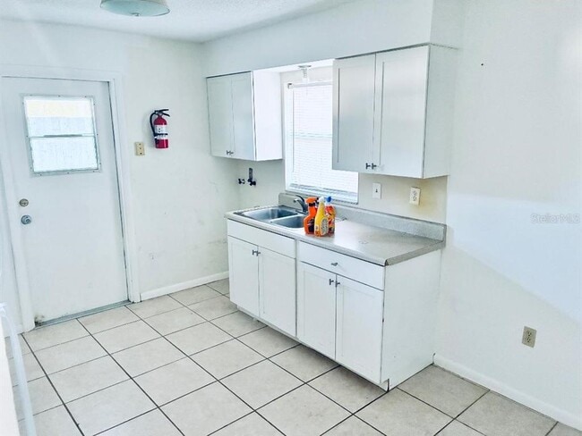Building Photo - 6031 Crafton Dr