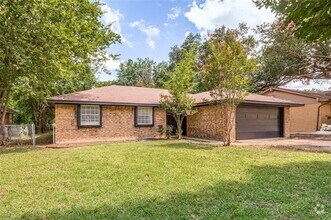 Building Photo - 813 Green Pastures Dr