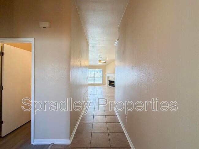 Foto del edificio - 217 Meadowbrook Dr