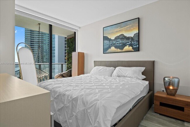 Foto del edificio - 501 NE 31st St