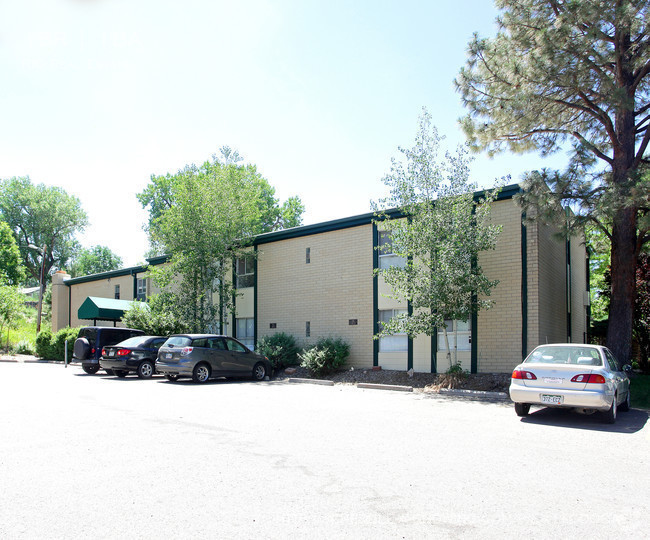 Building Photo - 2290 S Oneida St