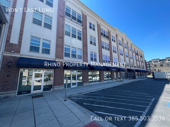 Building Photo - 4276 S Main St