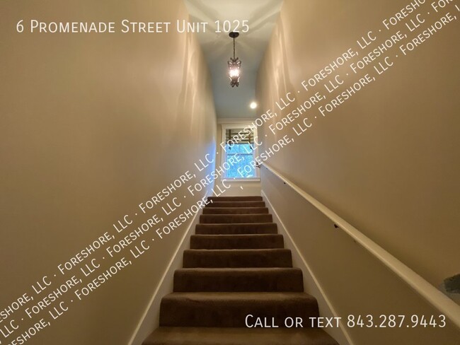Building Photo - Townhouse in the Promenade for Rent!