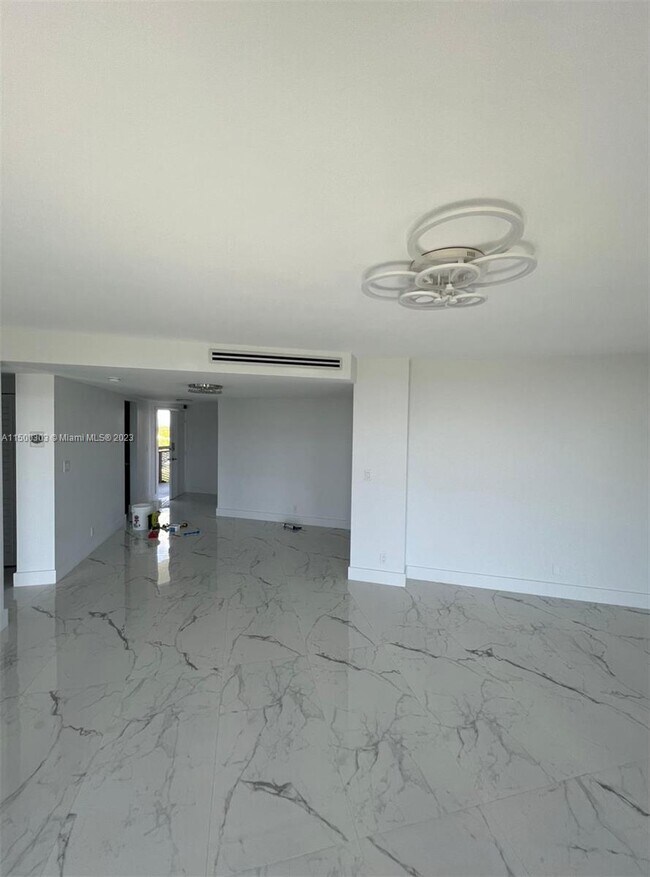 Foto del edificio - 3475 N Country Club Dr