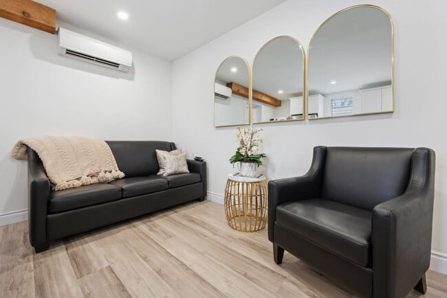 Building Photo - 2015 Water St