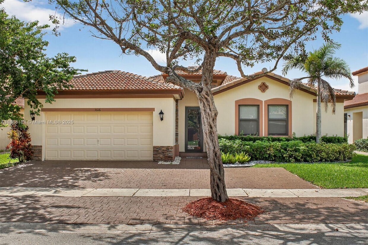 Foto principal - 3616 SE 2nd Dr
