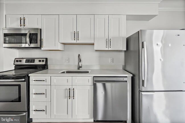 Building Photo - 30 N Athol Ave