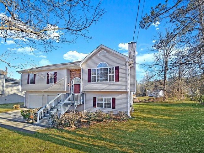 Building Photo - 4b/3ba Split-Level in Austell Near Thornto...