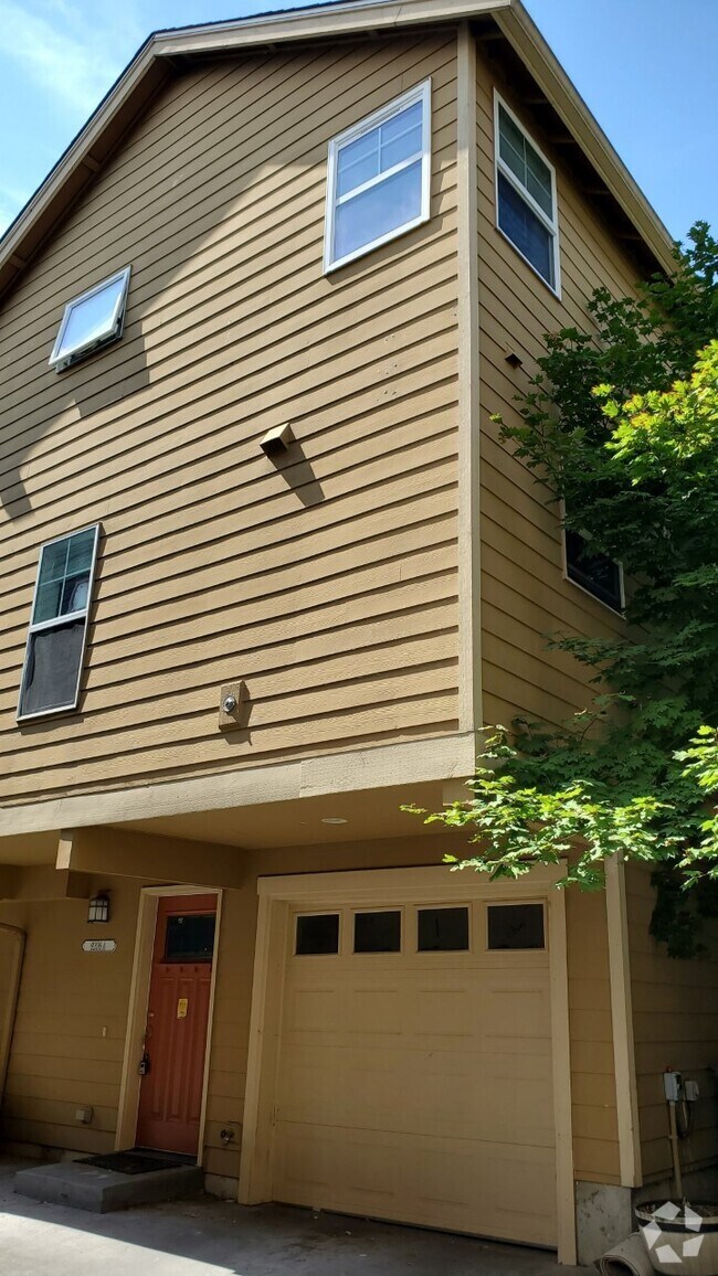 Licton Springs Park Apartments for Rent with Hardwood Floors Seattle