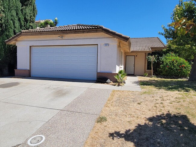 Building Photo - Back On The Rental Market Updated Cozy 4 B...