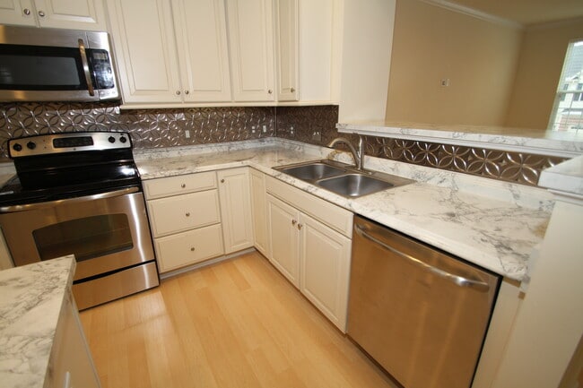 Building Photo - 614 Fairgate Dr