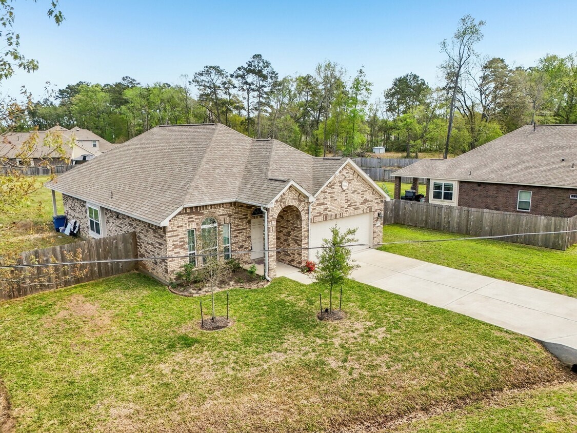 Foto principal - 18473 Railroad Ave