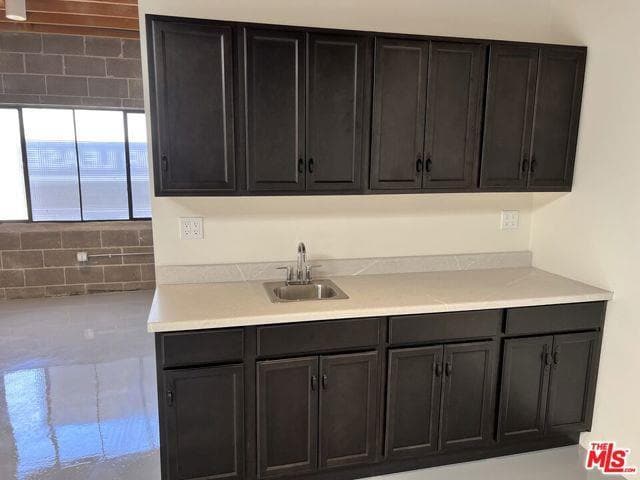 Foto del edificio - 3751 S Robertson Blvd