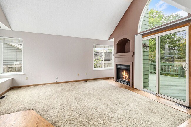 Building Photo - Spacious 3-Bedroom Home for Rent in Westbr...