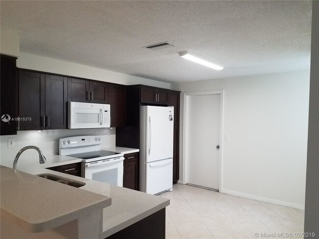 Building Photo - 912 Sevilla Cir