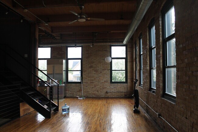 Foto del edificio - 616 Congdon Ave