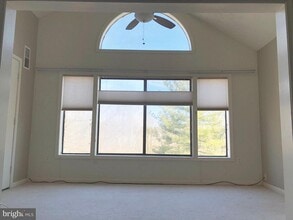 Building Photo - 916 Windbrooke Dr