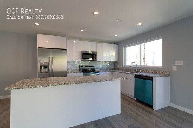 Building Photo - 3 Bed Temple Apartment