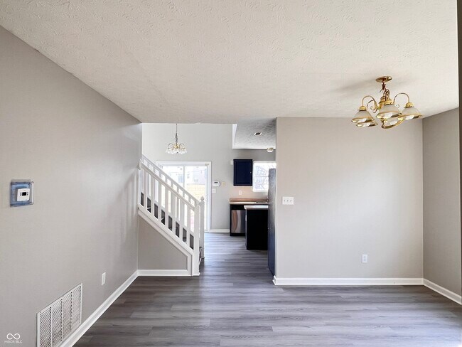 Foto del edificio - 713 Hollowood Ln