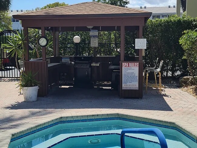 Building Photo - 5321 NE 24th Ter