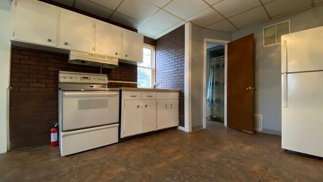 Foto del edificio - Dean's Hill Road Tri Plex 2