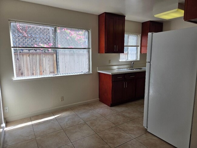 Foto del edificio - 885 Burbank Dr