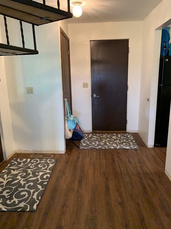 Foyer - 1405 Mountain Lake Rd