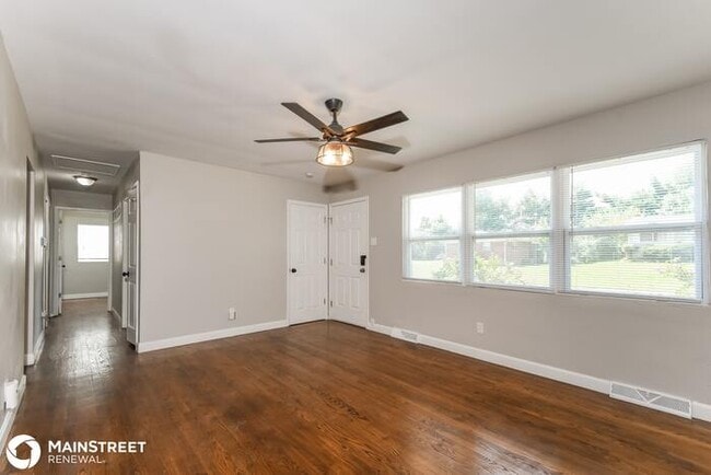 Foto del edificio - 805 MARY JO LN, HAZELWOOD, MO 63042