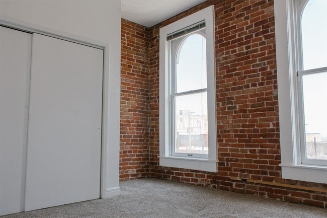 Building Photo - 310 Delaware St