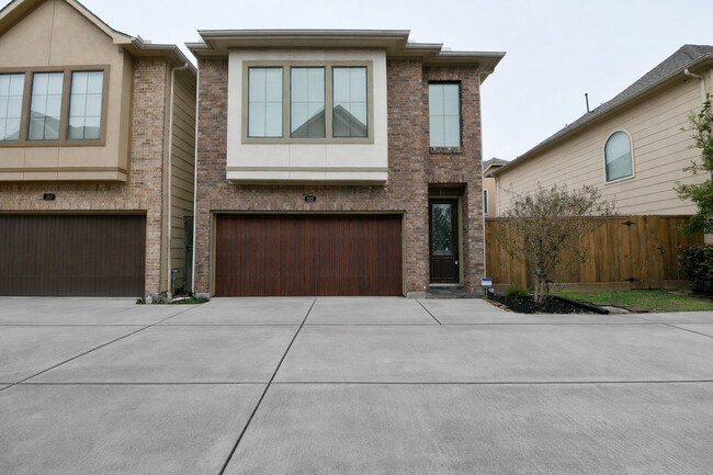 Building Photo - 321 Cage St