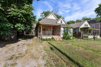 Building Photo - 1329 N Wellington Pl