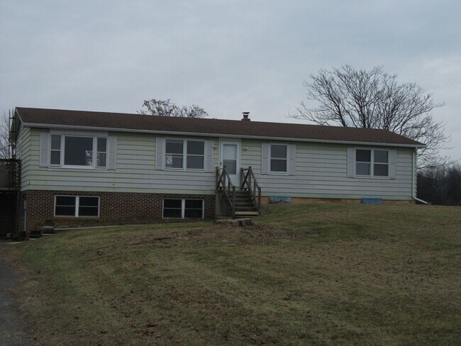 Foto del edificio - 115 High Mountain Road, Shippensburg, PA 1...