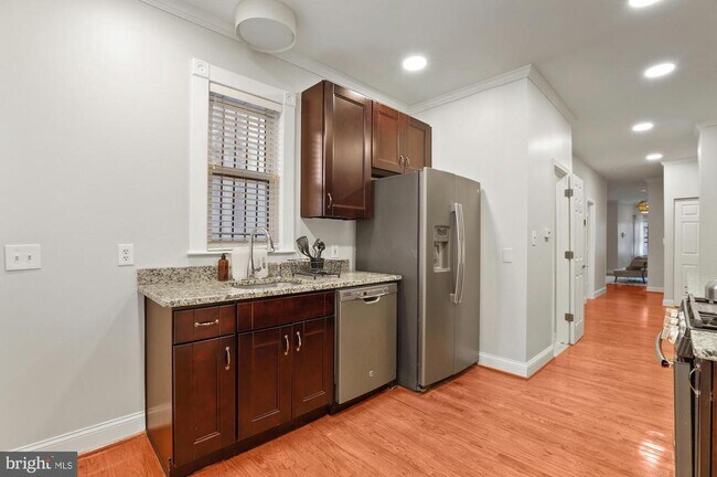Foto del edificio - 42 Florida Ave NW