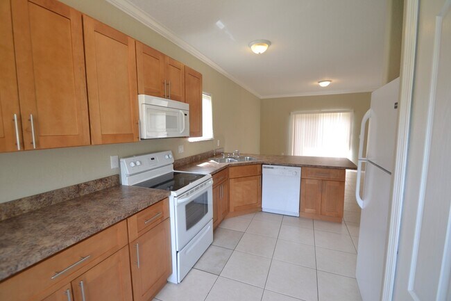 Foto del edificio - 9106 NW 169th St