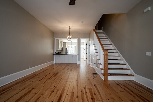 Foto del edificio - 83 Charter Oak Dr