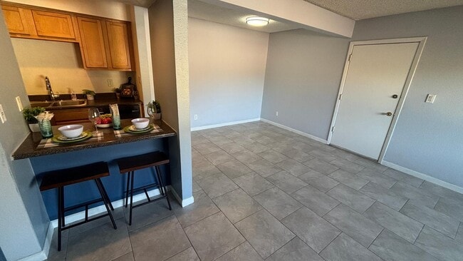 Building Photo - 1130 E Butler Dr