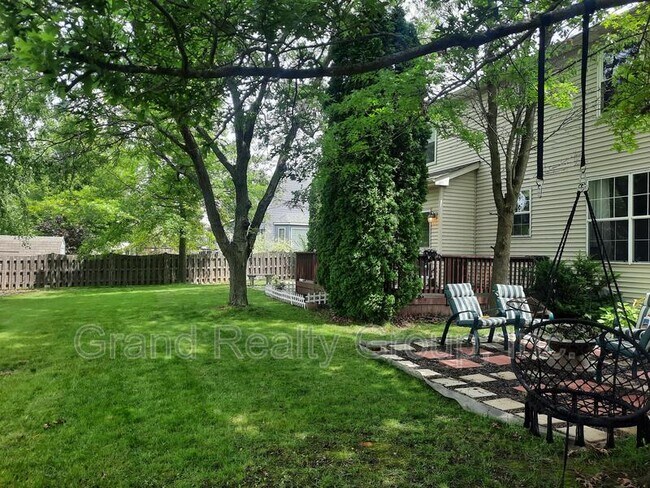 Foto del edificio - 2740 Delaware Ln