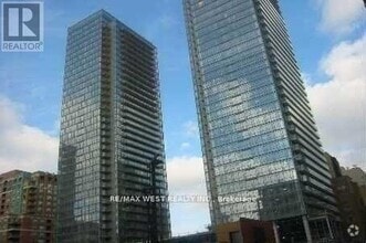 Building Photo - 38-2538 Grenville St