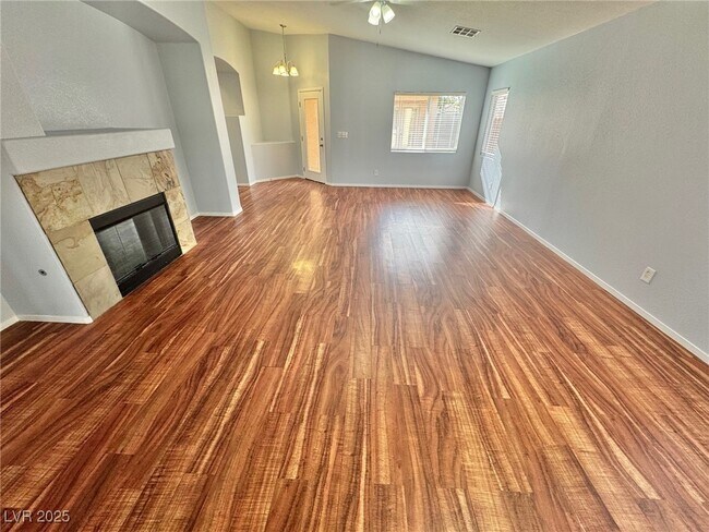 Foto del edificio - 2276 Chestnut Ranch Ave