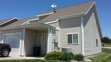 Building Photo - 1100 Newfoundland Dr
