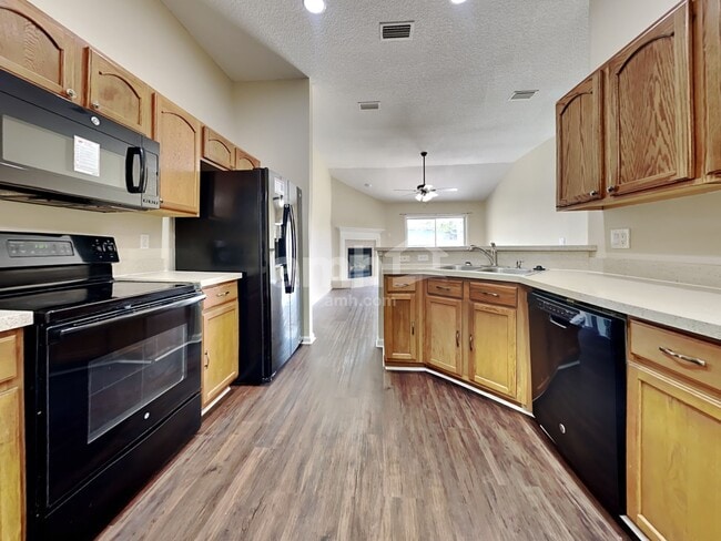 Building Photo - 8227 Stelling Dr