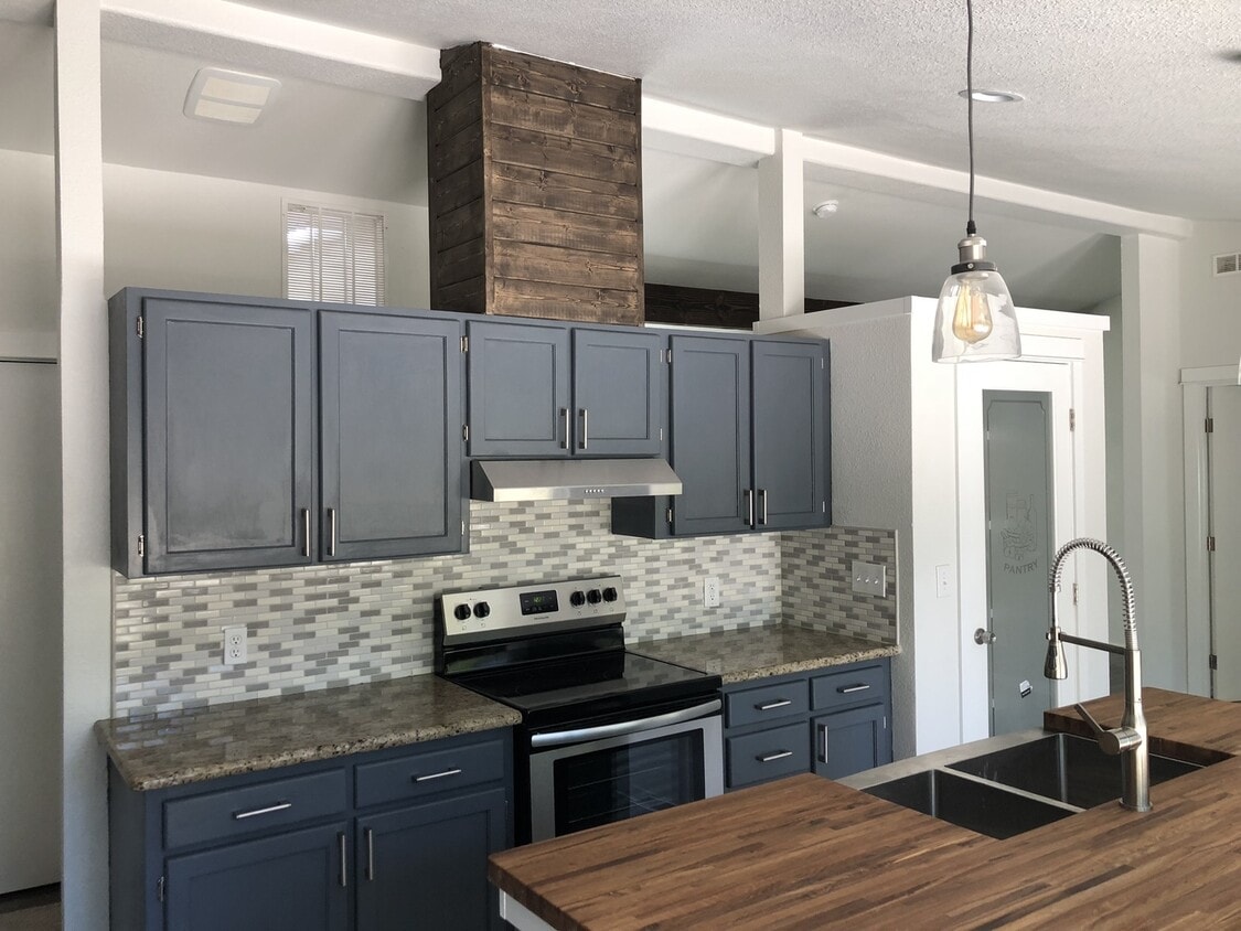 Primary Photo - Nice remodeled home in Fall River Estates