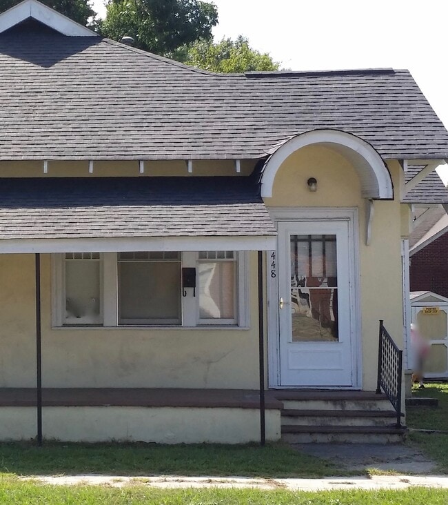 Townhome - 448 W Railroad Ave