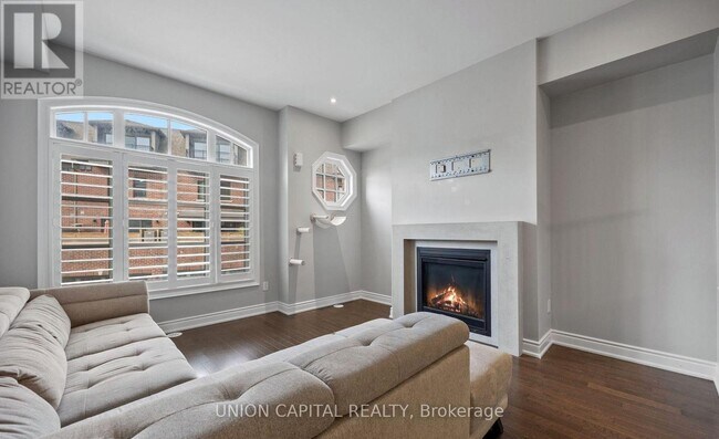 Building Photo - 290 Royalton Common