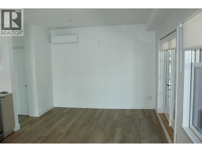 Building Photo - 1306 Laval Square