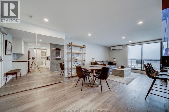 Building Photo - 9099 Riverside Dr E