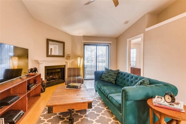 Living area - 1601 Faro Dr